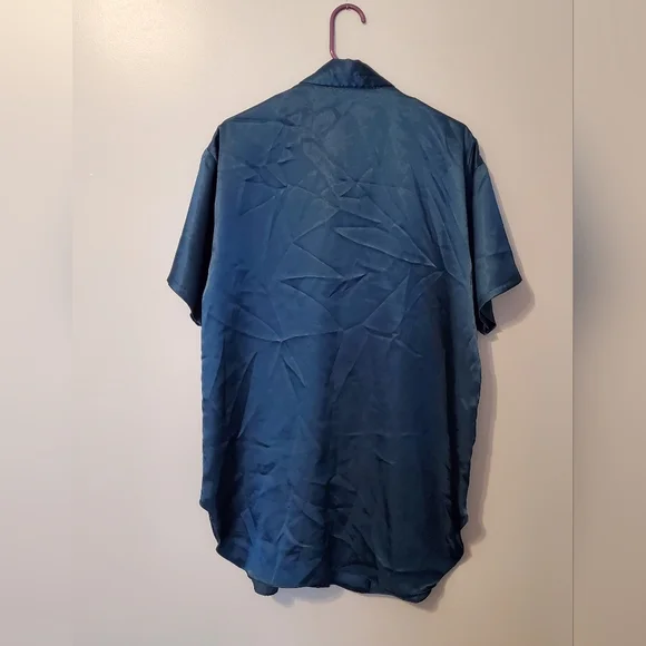 Vintage Victoria's Secret sleep shirt. Medium. Like new. Silky feel. Nightgown. - Picture 4 of 5